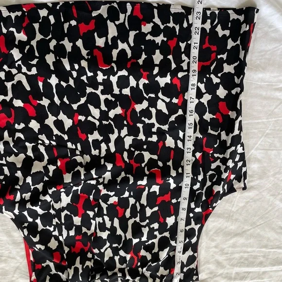 Per se black red and white patterned cinched tie neckline silk blouse | 16 - Picture 11 of 13